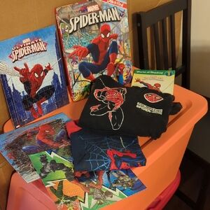Marvel Spider-Man Puzzle and Apparel Set in Red and Black